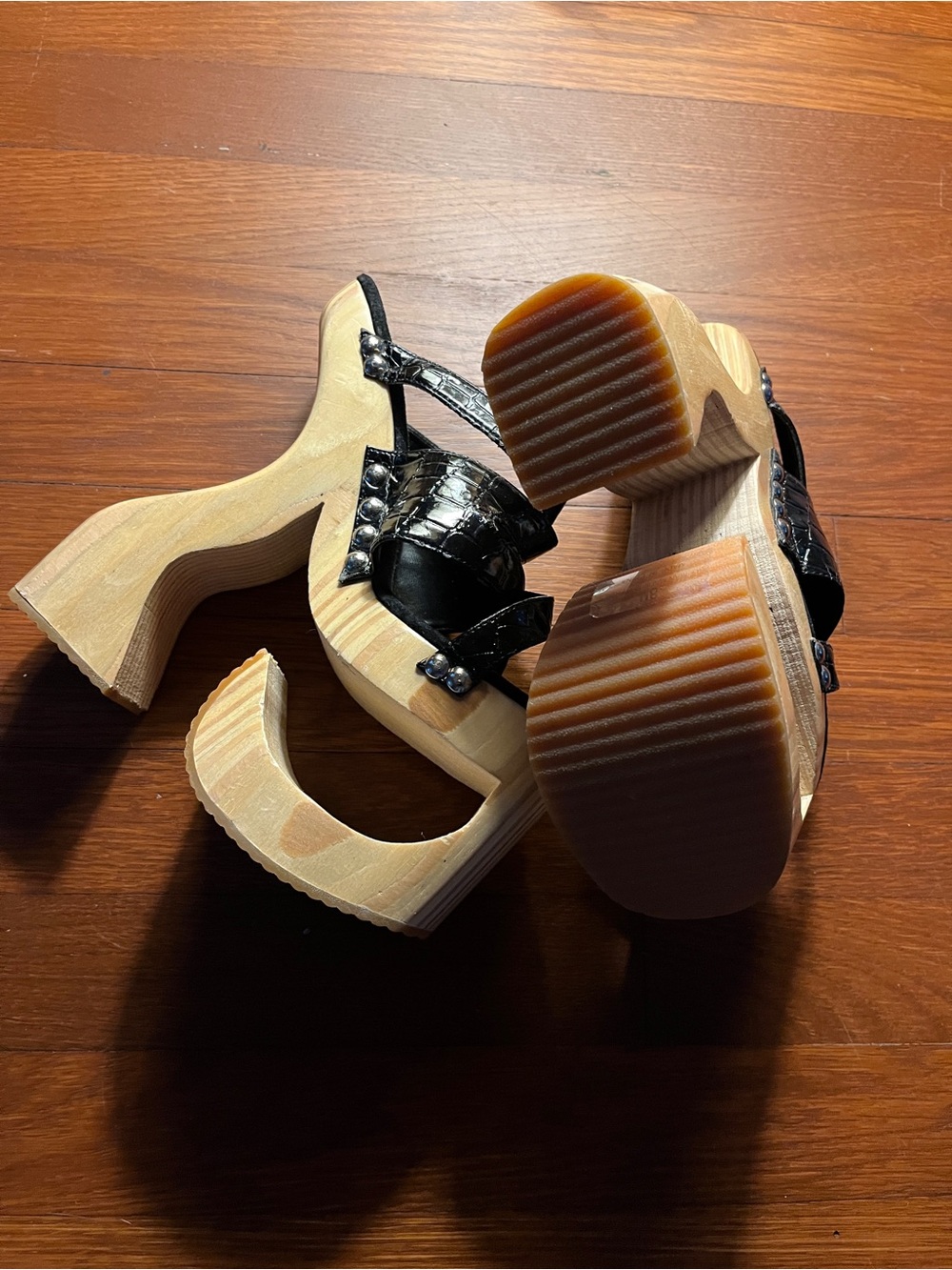 Black Faux-Croc Platform Sandals with Sculpted Wooden Heel - Picture 2 of 4